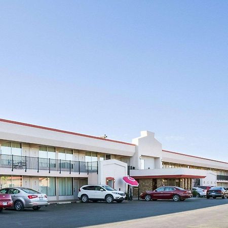 Econo Lodge Wall Exterior foto