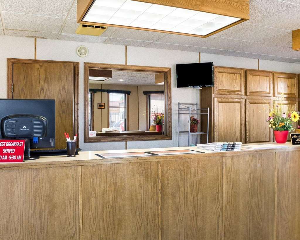 Econo Lodge Wall Interior foto